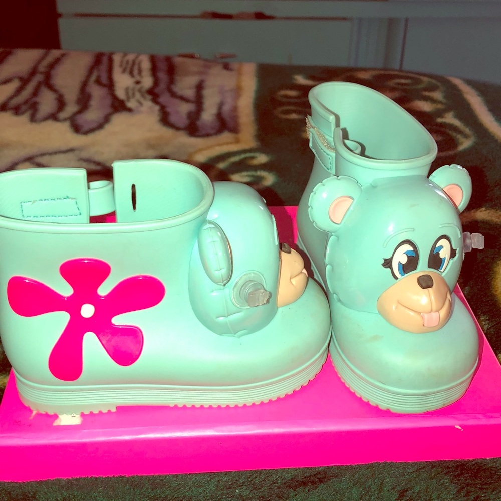Mini Melissa toddler boots!